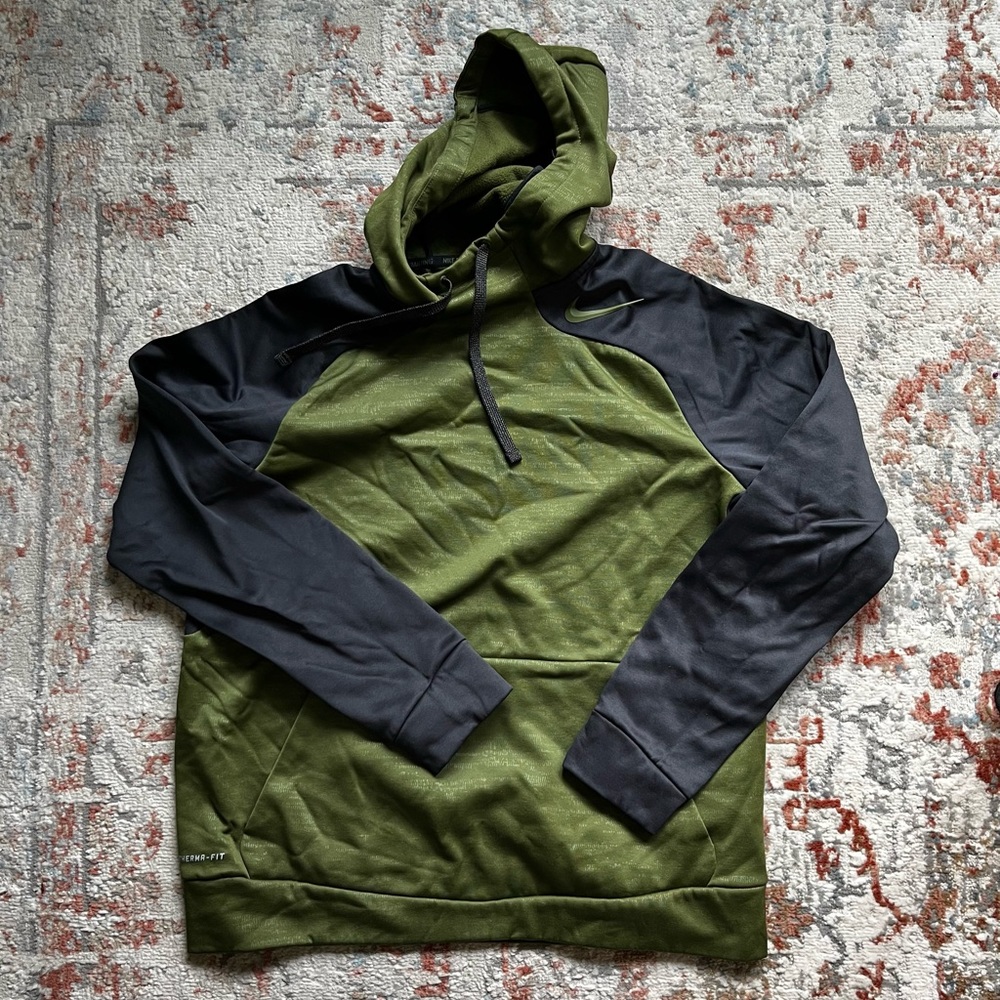 Nike, Men’s Therma-Fit Pullover hoodie, US Medium, Green